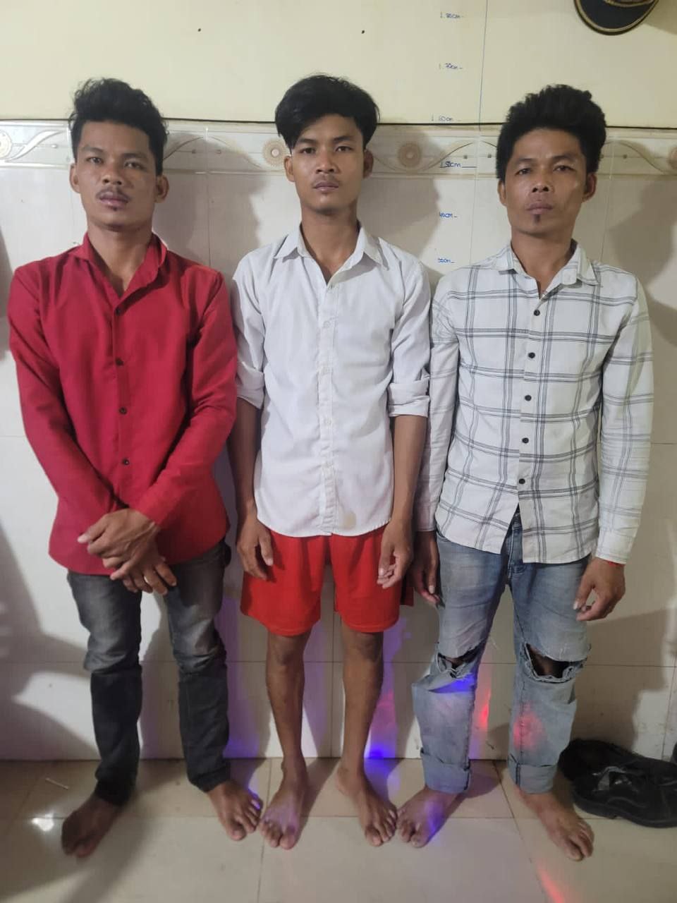 ជនសង្ស័យចំនួន ០៣នាក់ពាក់ព័ន្ធករណីហិង្សា ដោយ ចេតនា បណ្ដាលឲ្យបុរសម្នាក់រងរបួស ត្រូវនគរបាលឃាត់ខ្លួន
